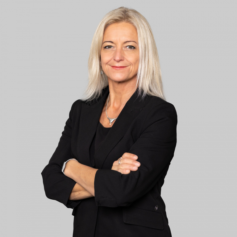 besenyei mónika portré