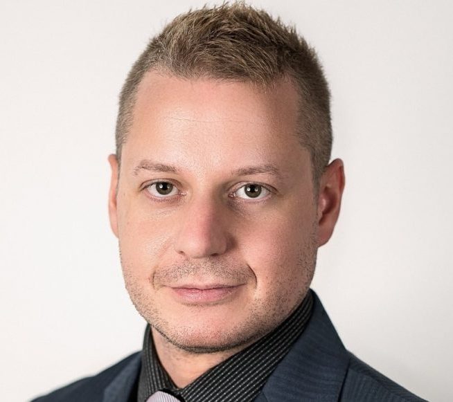dr tóth máté portré