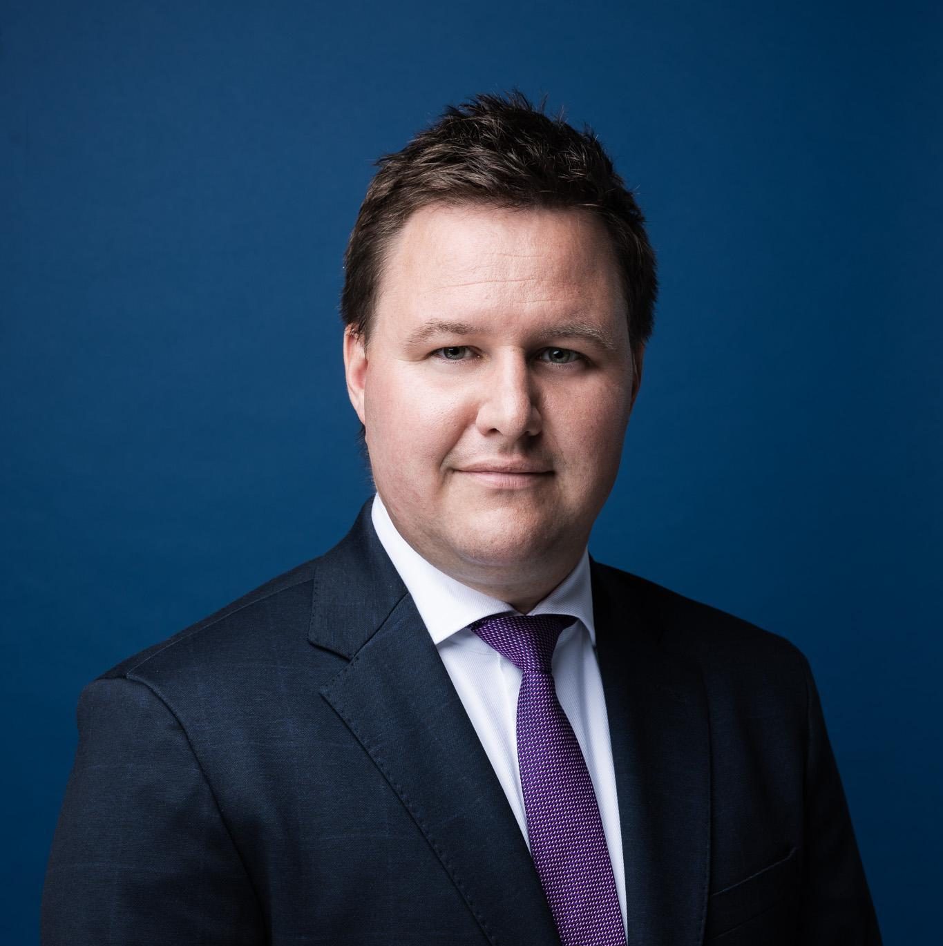 lóga máté portré